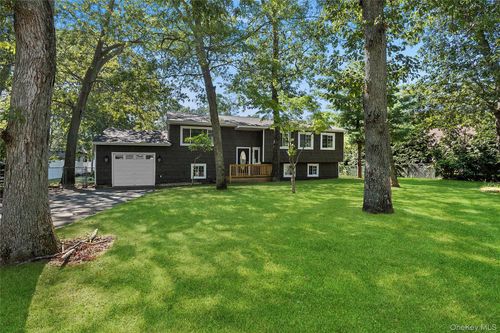 133 Trout Brook Ln, Riverhead, NY, 11901-5006 | Card Image