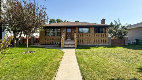 47 Montrose Crescent Ne, Calgary, AB, T2E5P3 | Card Image