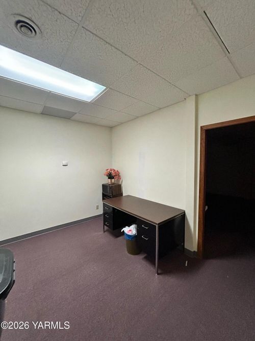 208-107 S 7th Ave, YAKIMA, WA, 98902-3385 | Card Image