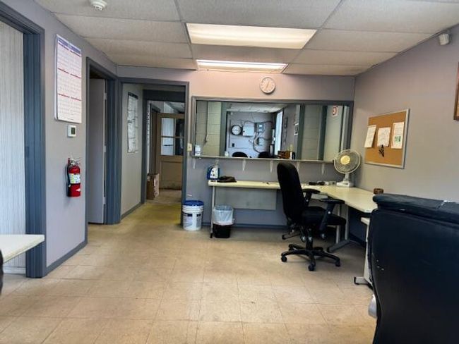 Bldg B office2 | Image 12