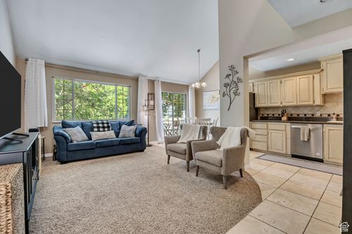 552 Applewood Dr, Bountiful, UT, 84010-7971 | Card Image