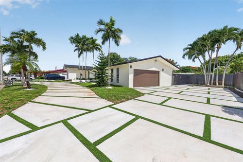 8430 N Kendall Dr, Miami, FL, 33156-7329 | Card Image