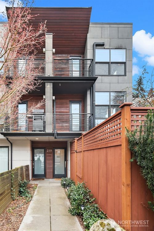 b-219 12th Ave E, Seattle, WA, 98102-5805 | Card Image