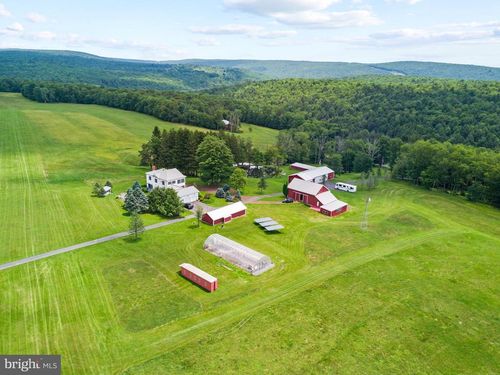 207 Saw Mill Rd, WEATHERLY, PA, 18255-4805 | Card Image
