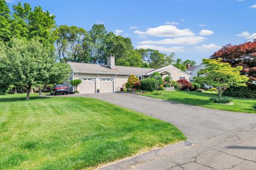 91 Lounsbury Rd, Trumbull, CT, 06611-4428 | Card Image