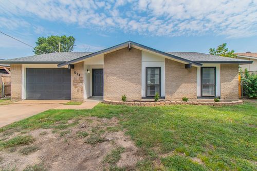 518 Campfire Dr, Grand Prairie, TX, 75052-5815 | Card Image