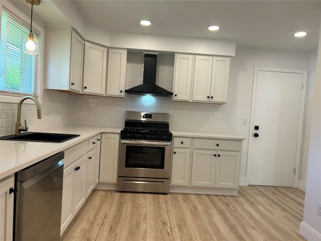 427 Putnam Dr, House other with 3 bedrooms, 2 bathrooms and 2 parking in Erie PA | Image 4
