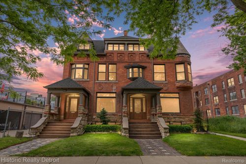 647 W Alexandrine St, Detroit, MI, 48201-1633 | Card Image