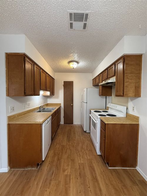 2115 Courtney St, Austin, TX, 78745-5271 | Card Image