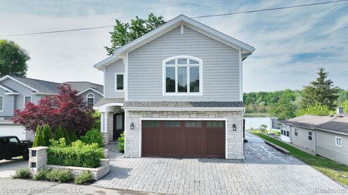 571 Dunleavy Dr, Highland, MI, 48356-2112 | Card Image