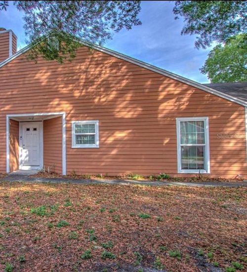 9468 Forest Hills Cir, Tampa, FL, 33612-7652 | Card Image