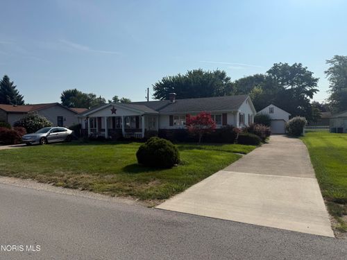 24 N Goodyear St, Oregon, OH, 43616-1916 | Card Image