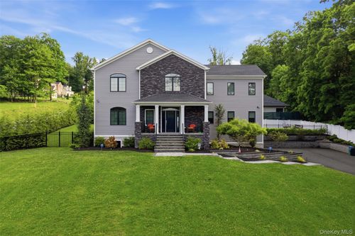 75 Campbell Ave, Airmont, NY, 10901-6406 | Card Image