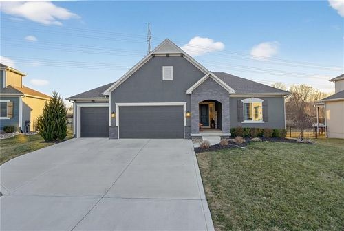 3213 Se Mill Creek Ln, Lee's Summit, MO, 64063-3361 | Card Image