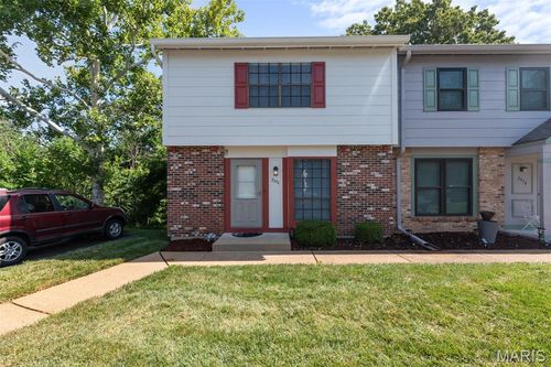2376 Hiddengarden Ct, Ballwin, MO, 63021-5847 | Card Image