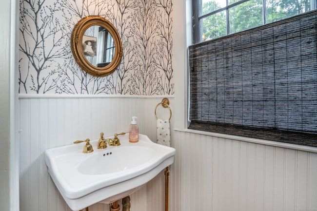 132 Broad St, House other with 3 bedrooms, 2 bathrooms and null parking in Wethersfield CT | Image 21