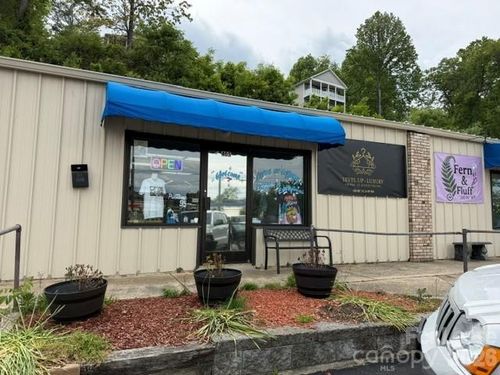 405 Kanuga Rd, Hendersonville, NC, 28739-5223 | Card Image