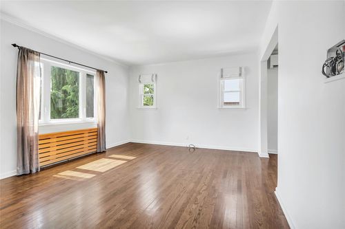 7931 211th St, Oakland Gardens, NY, 11364-3225 | Card Image