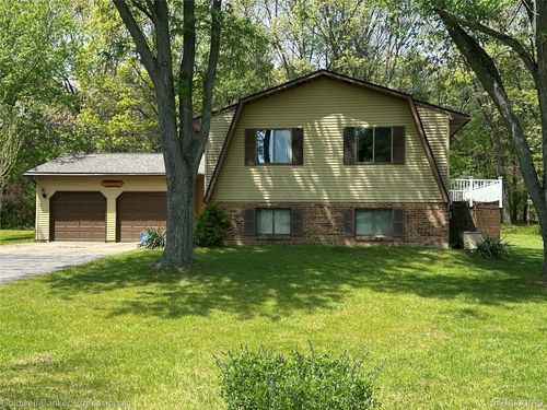 5398 Linger Ln, Lapeer, MI, 48446-8012 | Card Image