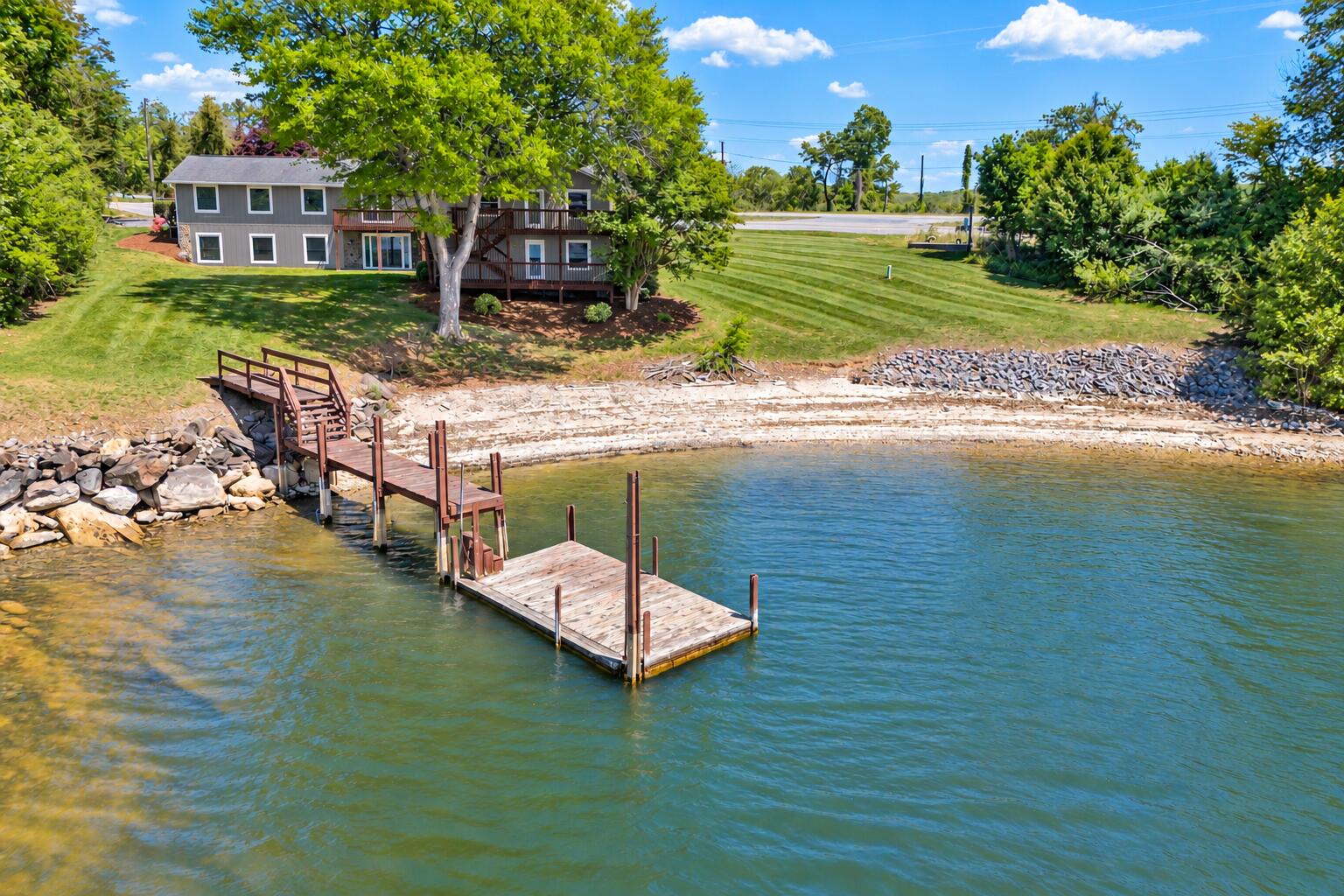 16869 Moneta Rd, Moneta, VA 24121