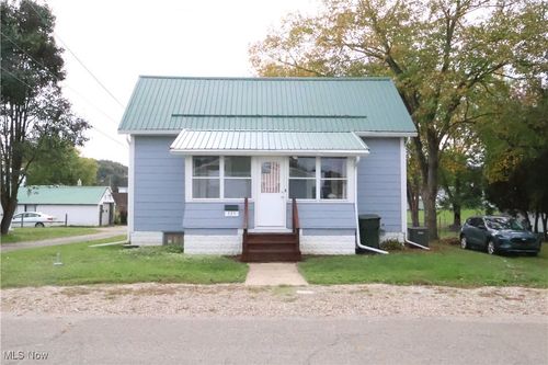 325 Pearl St, Newcomerstown, OH, 43832-1519 | Card Image