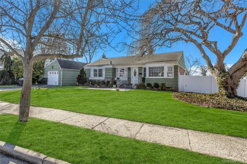 2 Glen Dr, Plainview, NY, 11803-6416 | Card Image