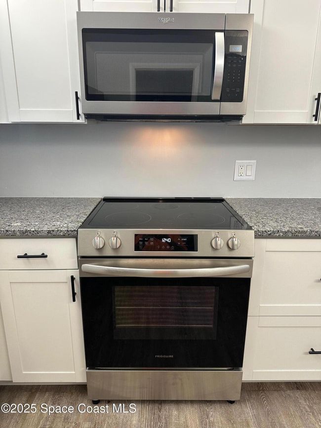 Newer Stainless Steel Appliances | Image 7