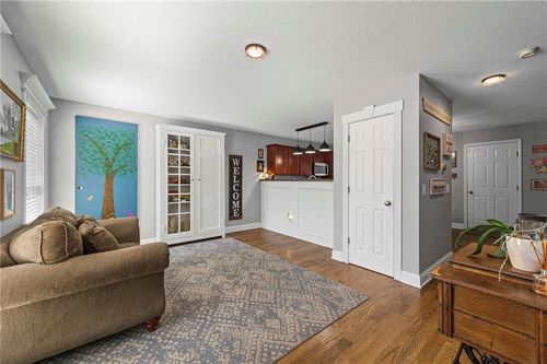 8123 N Oakley Ave, Kansas City, MO, 64119-7838 | Card Image
