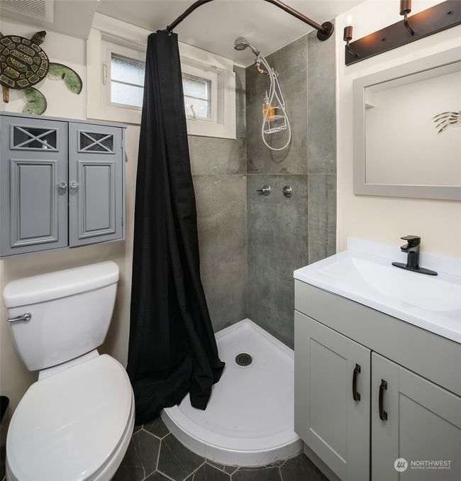 Cottonwood Bath | Image 30