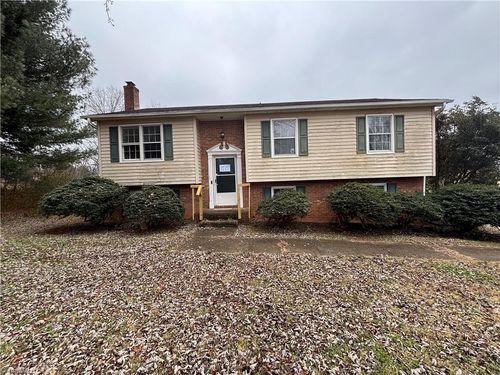 101 Hemlock Ct, King, NC, 27021-9244 | Card Image