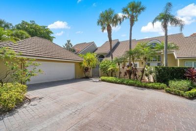 11997 Polo Club Road, Townhouse with 2 bedrooms, 2 bathrooms and null parking in Wellington FL | Image 2