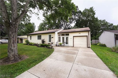 1249 Dewitt Dr, Akron, OH, 44313-6638 | Card Image