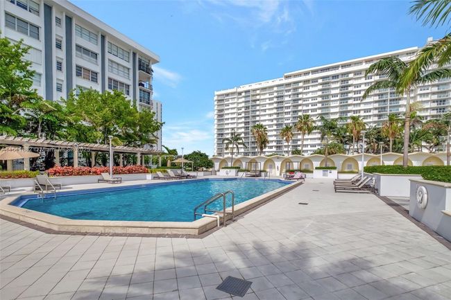 APT-16F - 5600 Collins Ave, Condo with 2 bedrooms, 2 bathrooms and null parking in Miami Beach FL | Image 32