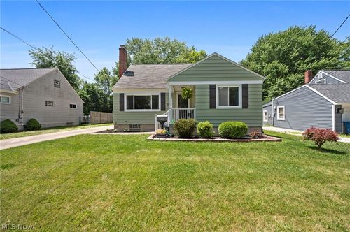 3756 Walter Rd, North Olmsted, OH, 44070-1330 | Card Image