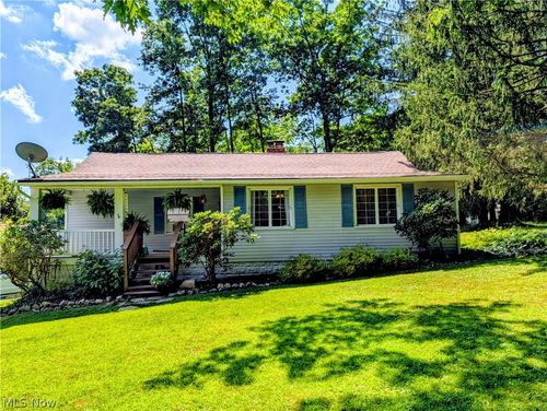 11650 Chestnutdale Rd, Chardon, OH, 44024-9430 | Card Image