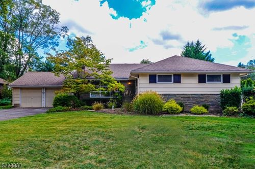 12 Buchanan Rd, Metuchen, NJ, 08840-1012 | Card Image