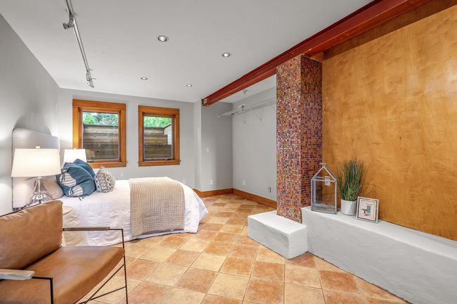 Huge egress windows bring in lots of light. | Image 38