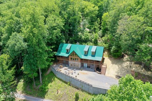 985 Old Cades Cove Rd, Townsend, TN, 37882-4415 | Card Image