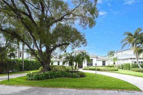 600 6th Ave N, NAPLES, FL, 34102-5584 | Card Image