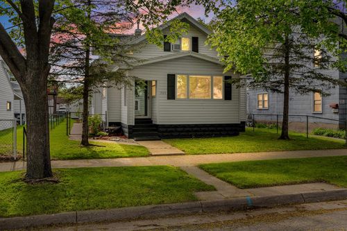 1905 Wood Street, La Crosse, WI, 54603 | Card Image
