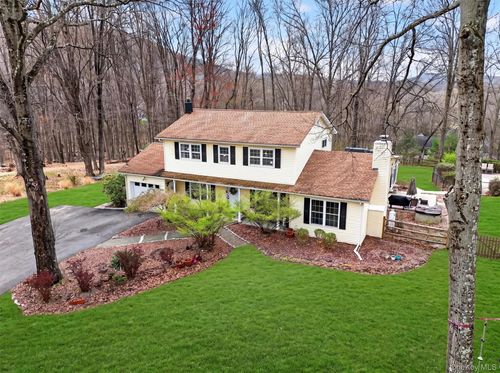 16 Mockingbird Ln, Washingtonville, NY, 10992-1711 | Card Image