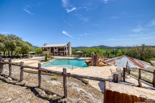 301-23525 N Us Highway 83, Concan, TX, 78838-3820 | Card Image