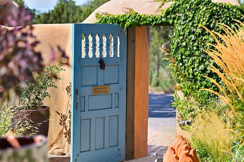 576 Camino Del Monte Sol, Santa Fe, NM, 87505-2828 | Card Image