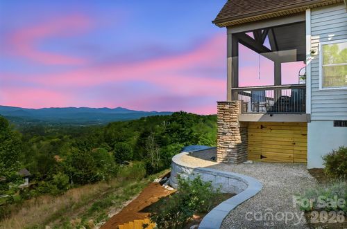 467 Crystal Heights Dr, Hendersonville, NC, 28739-5447 | Card Image