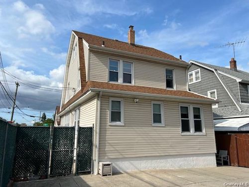 131-02 107th Ave, South Richmond Hill, NY, 11419-3104 | Card Image