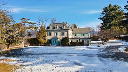 1086 West Rd, Bennington, VT, 05201-9627 | Card Image