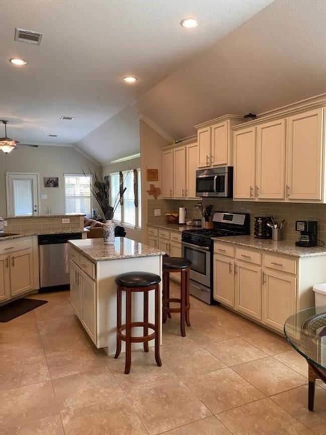 6727 Trinity Trail Ln, House other with 3 bedrooms, 2 bathrooms and 2 parking in Richmond TX | Image 5