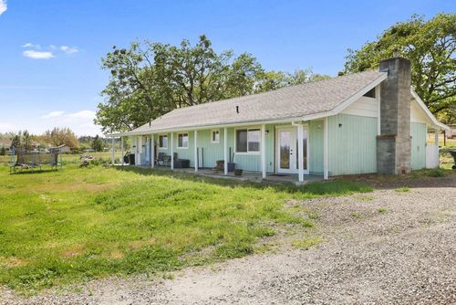 380 Greenleaf Dr, Eagle Point, OR, 97524-7766 | Card Image