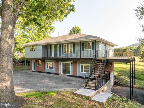 9708 Martinsburg Rd, HEDGESVILLE, WV, 25427-3374 | Card Image