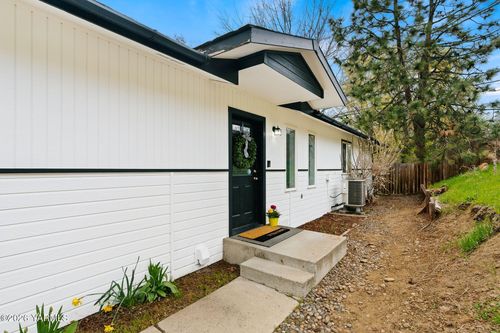 10 Cedar Hill Dr, Yakima, WA, 98908-9065 | Card Image